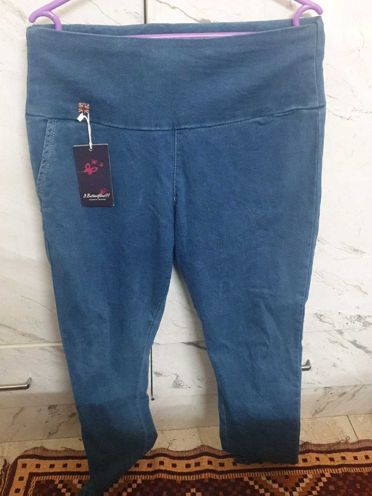 High-Waisted Denim Capri Jeans
