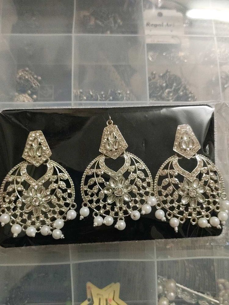 Diamond Set Of Earings And Bindi