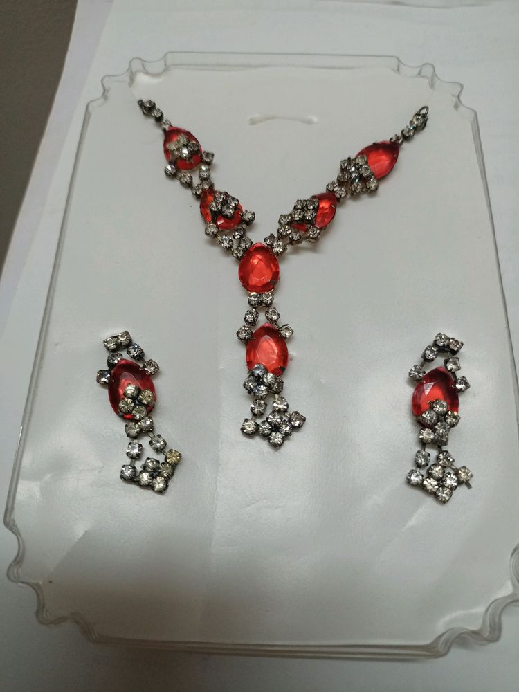 Scarlet Cut Glass Marvel Necklace With Earrings..1