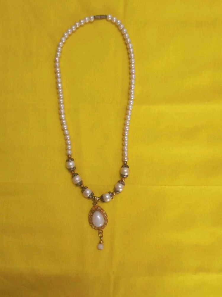 Pearl Pendant Necklace