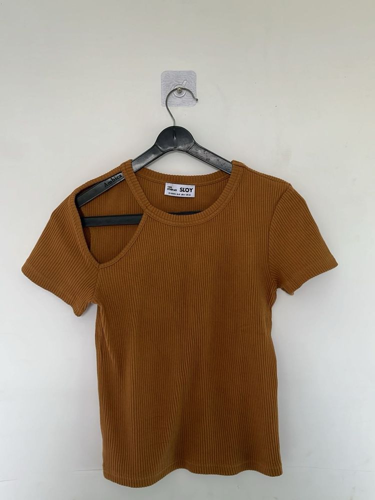 Ribbed Cutout Tee