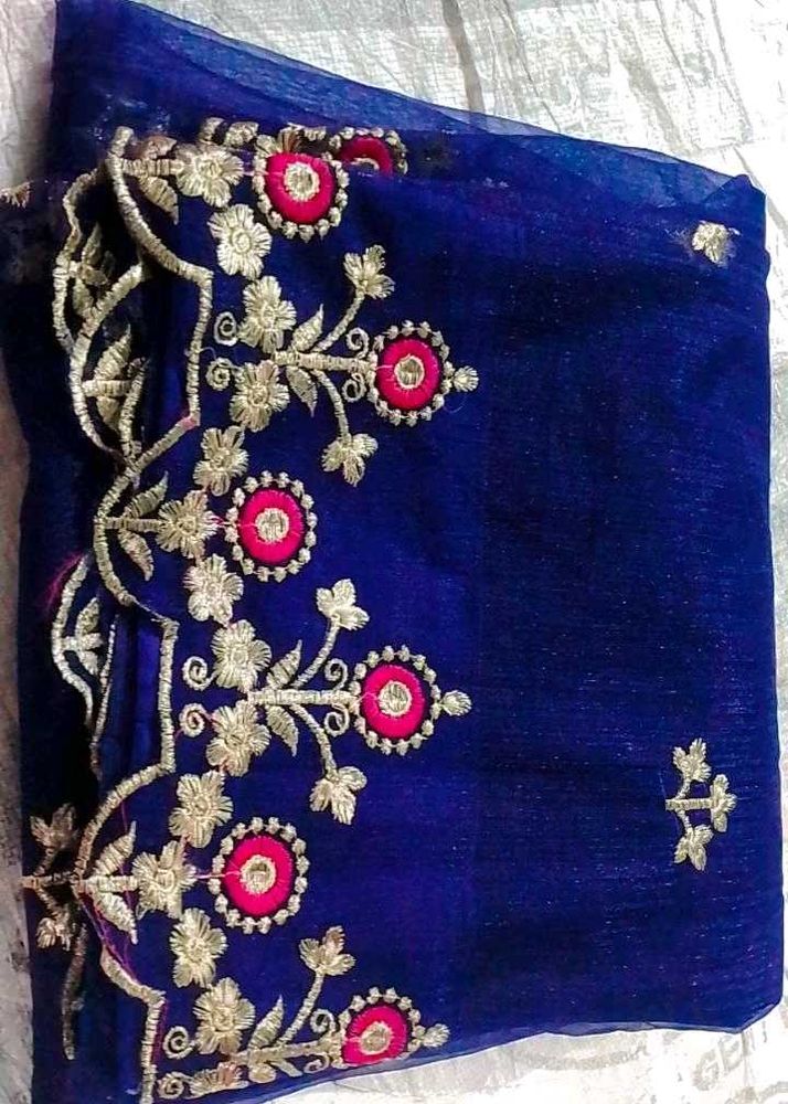 महिलाओं के लिए न्यू डिजाइनर नेवी ब्लू कलर में साड़
