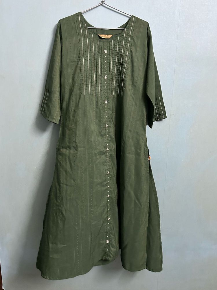 Olive Green Straight Kurta with Embroidered Detail