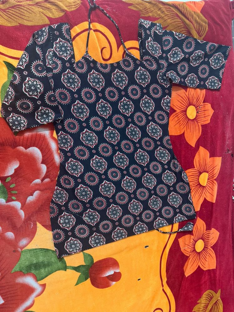 Patterned Top with Short Sleeves