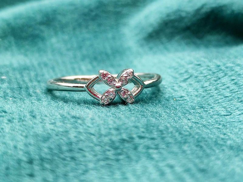 💅🏻💍😍Sterling Flower Ring😍💍✨