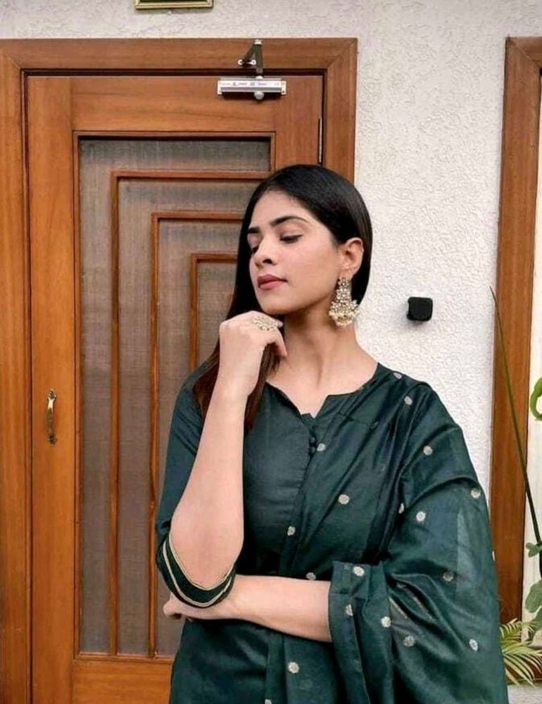 Green straight kurta set!