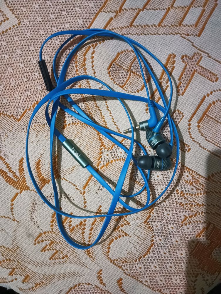 Boat Bassheads 225 Earphone with Earphone bag and accessories