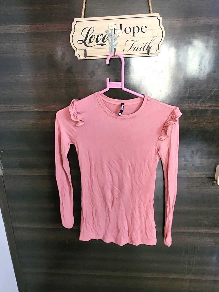 Body Fit Top Frilled Sleeves!
