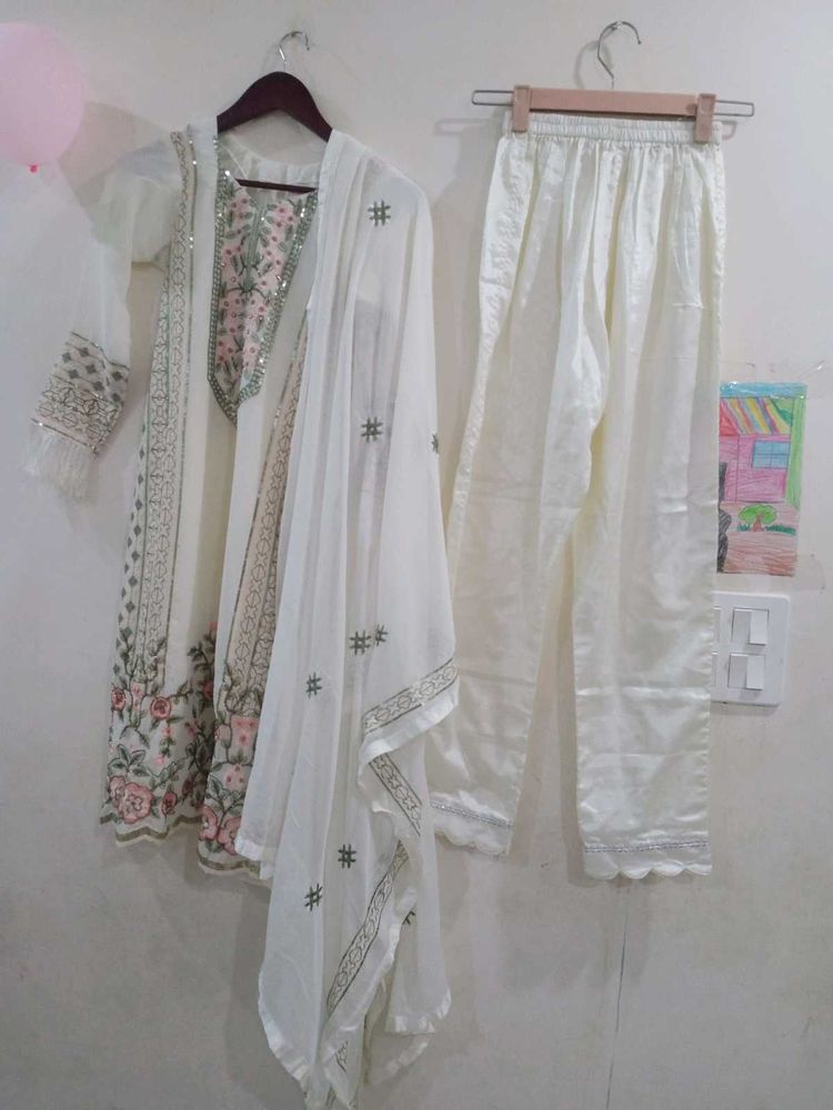 Elegant Embroidered pakistani  Kurta Set