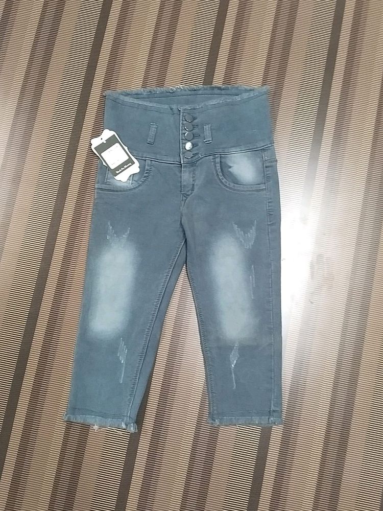 Q-47 Size 28 Slim Fit Women Denim Capri