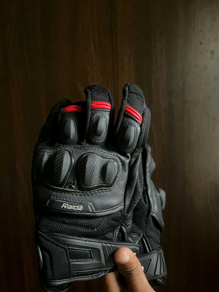Riding gloves