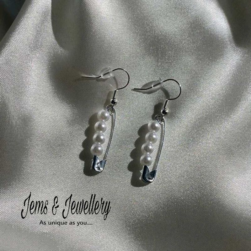 Pin Pearl Earrings 🌼