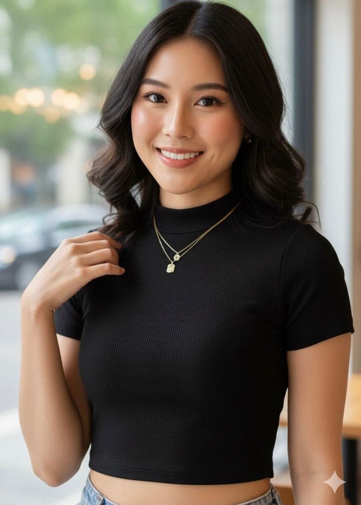 Black Crop Top 🖤