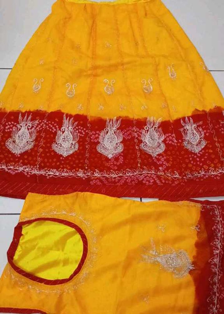 Rajputi Pila Poshak