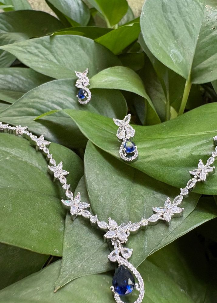 Elegant Floral Necklace &amp; Earring Set