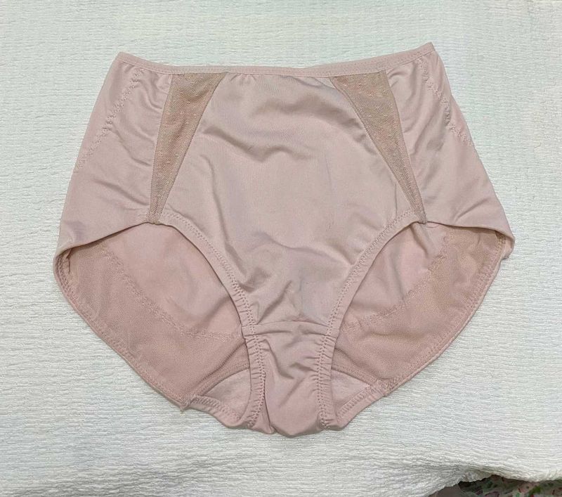 High waist brief stretch till 34