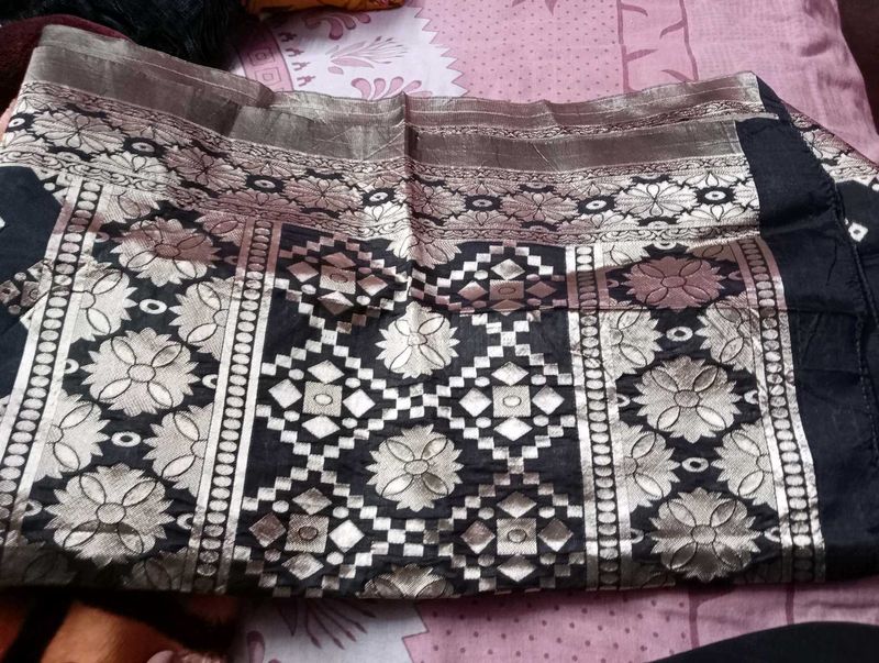 Elegant Black &amp; Gold Dupatta