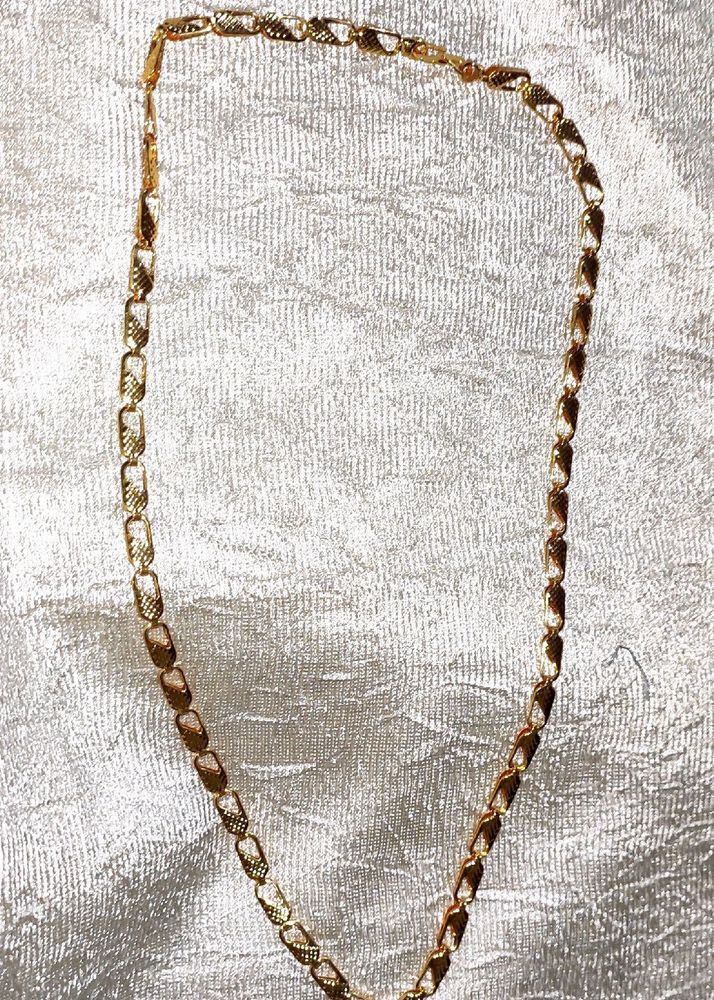 Elegant Gold-Tone Chain Necklace