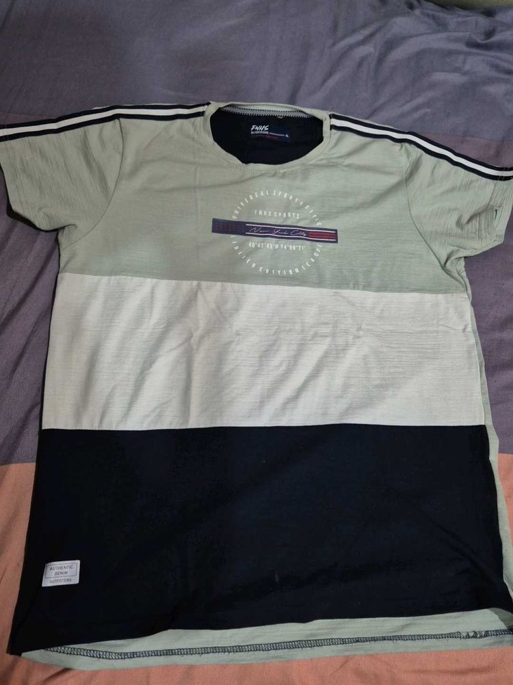 Stylish Men&#39;s T-Shirt