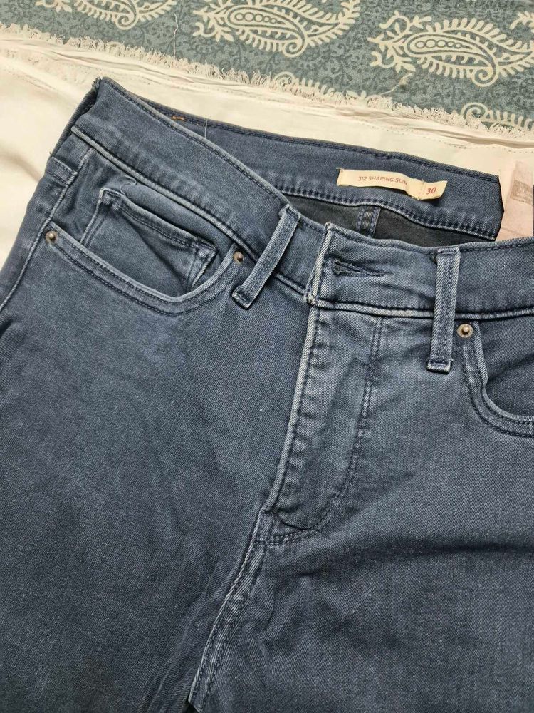Levi&#39;s Dark Blue Jeans | 34
