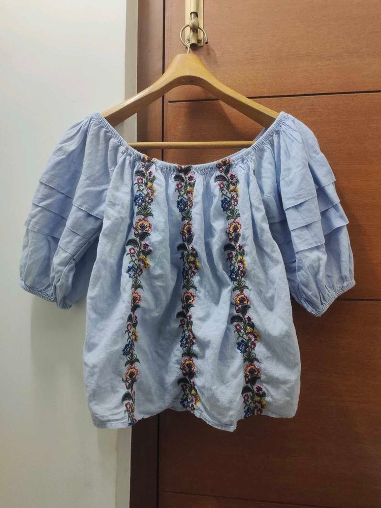 Floral Embroidered Top💙