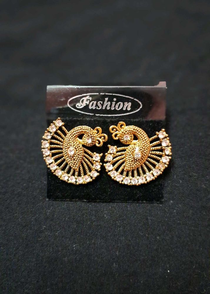 Beautiful peacock studs 🦚