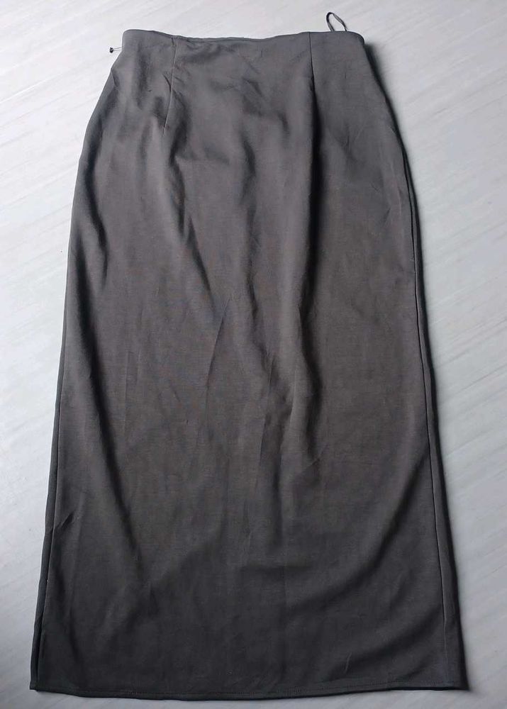 UNIQLO skirt straight-cut silhouette