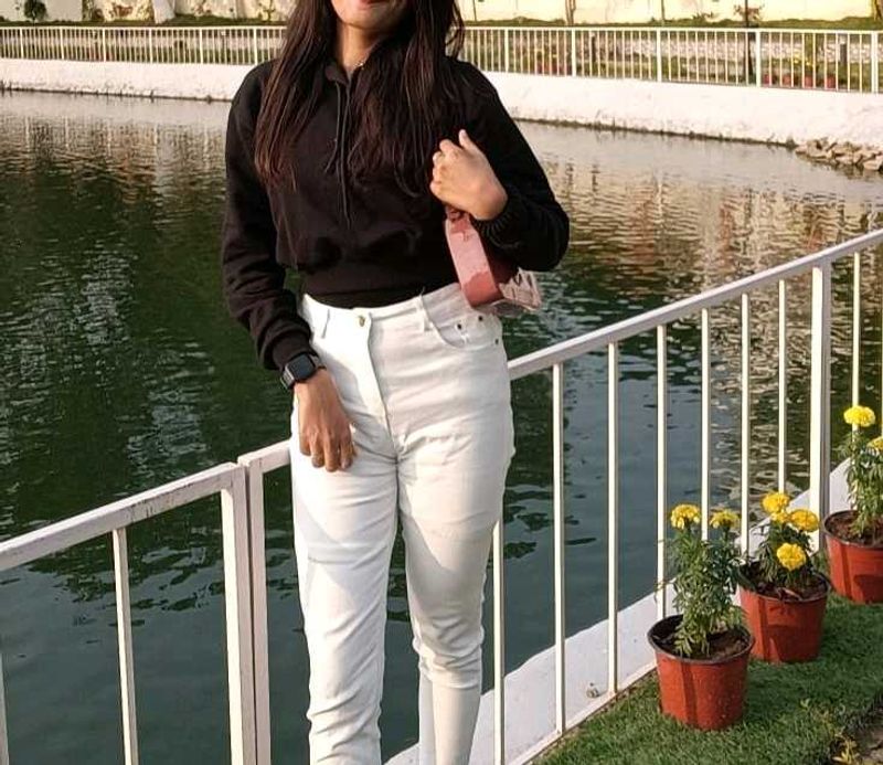 White Casual Skinny Soft Denim Jeans 🤍