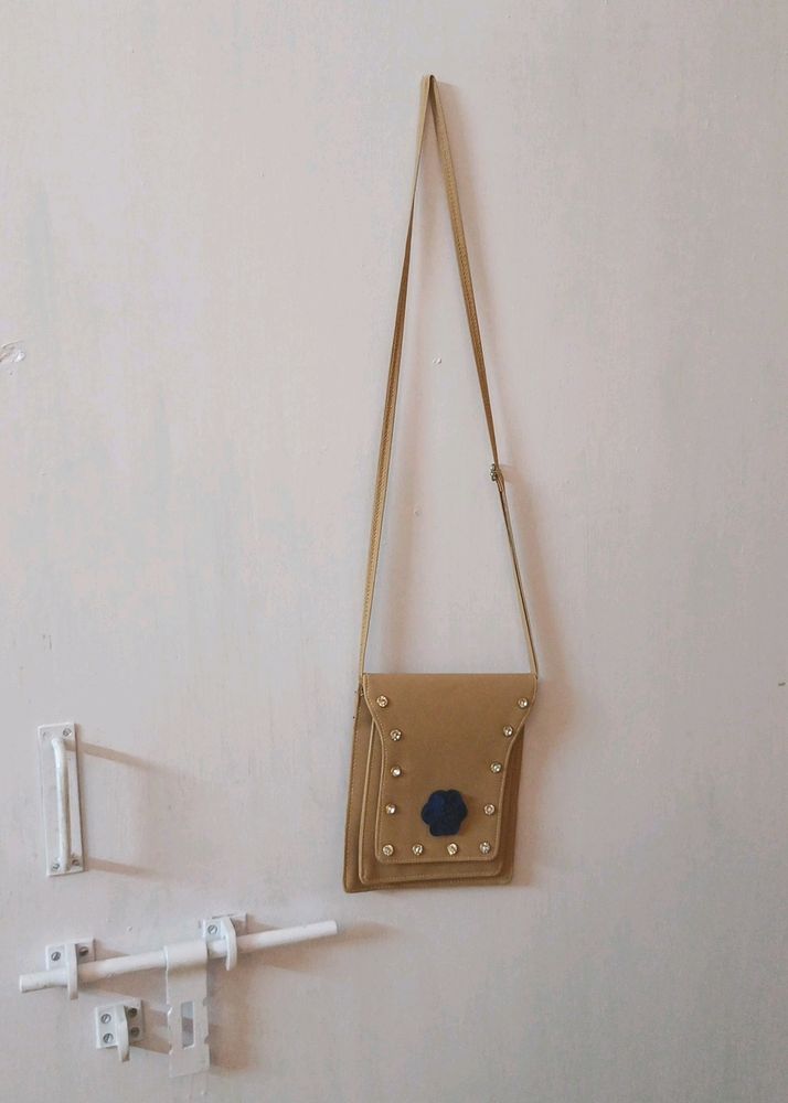 Beige Sling Bag👜