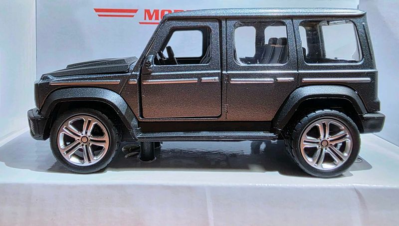 Premium Die-Cast Metal G-Class Model Car with Open