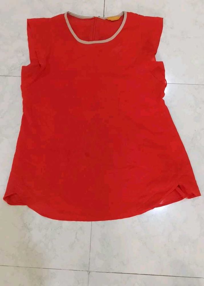Red Sleeveless Top