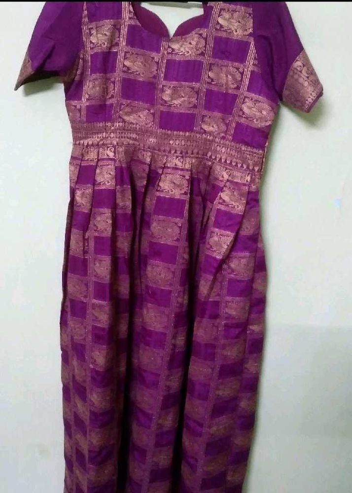 Ethnic gown with lining
