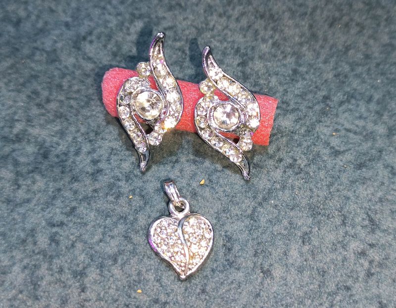 White Diamond Set Of Earrings &amp; Pendant For Women