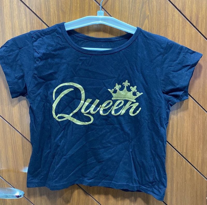 Queen Graphic Crop Tee