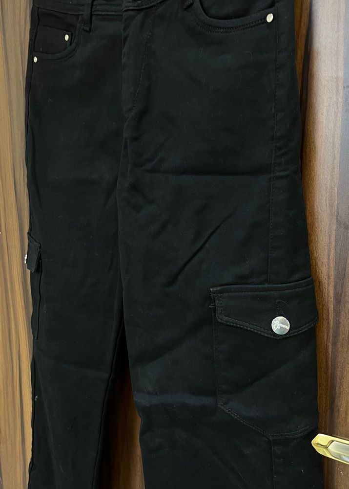 Black Cargo jeans 🫶🏻