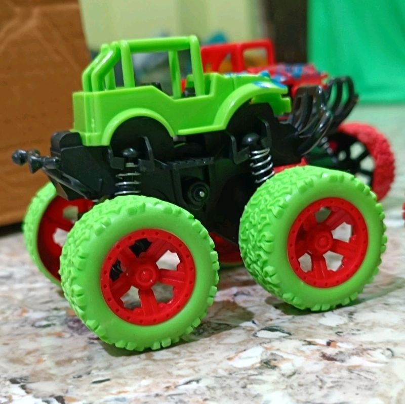 1 Pees Kids Trucker  Toy