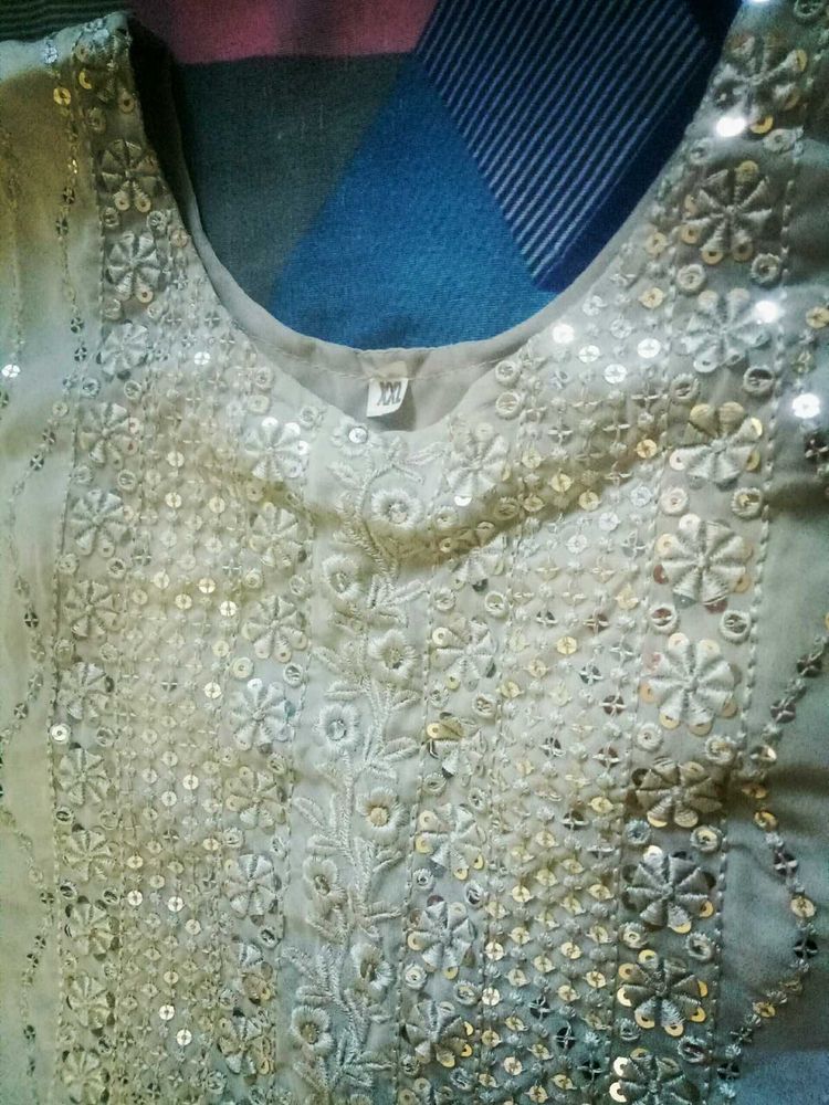 Nayra Suit Size XXL Un Used