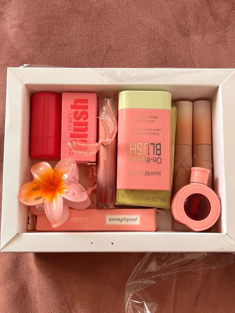 8 Product Makeup Lipstick Blush Combo