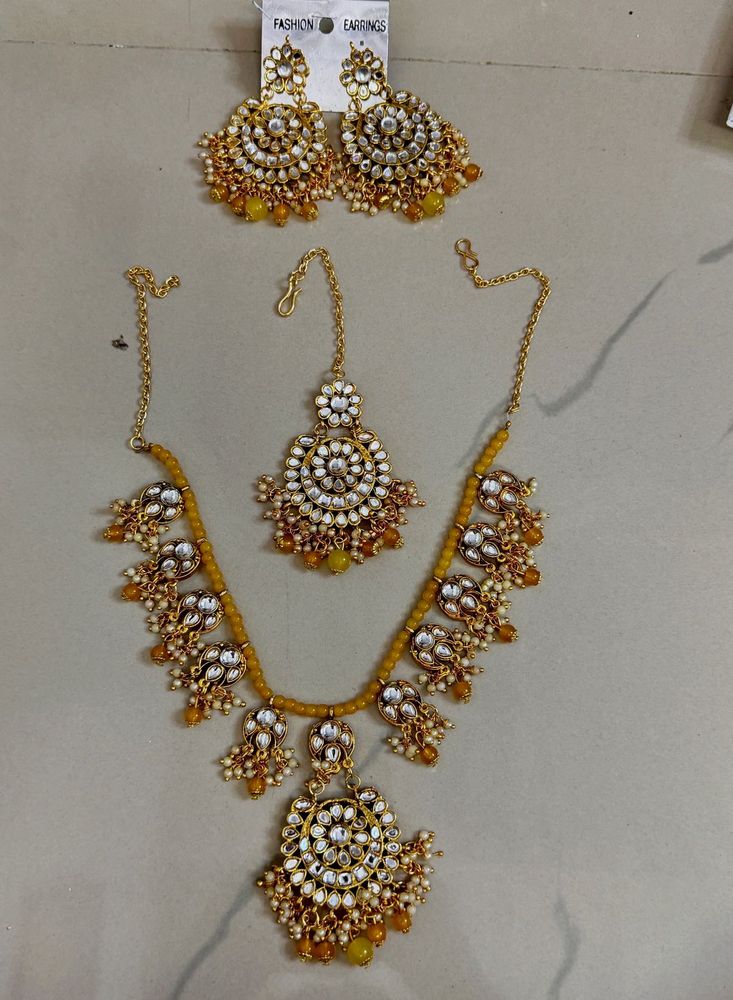 Kundan Jewelry Set