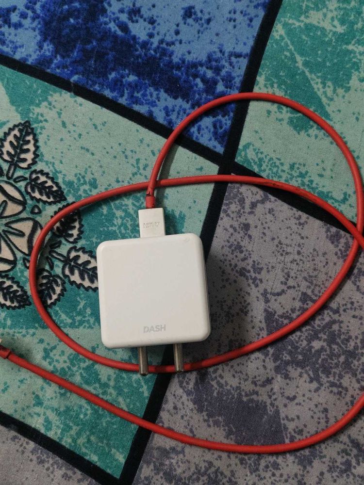 OnePlus Dash Charger with original cable