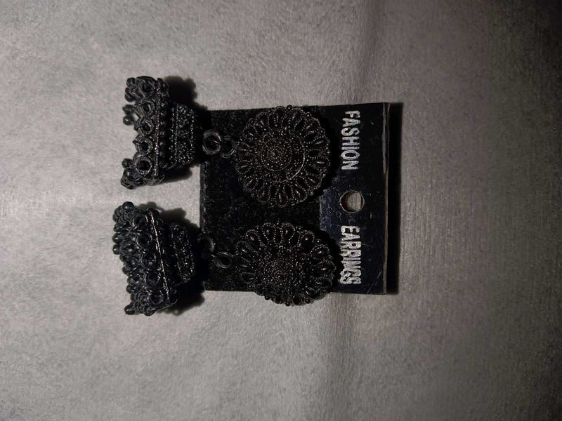 Elegant Black Earrings - New
