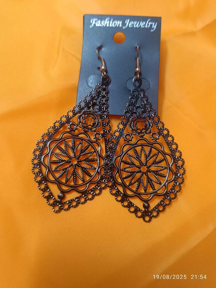 New Fashionable Dangle Earrings
