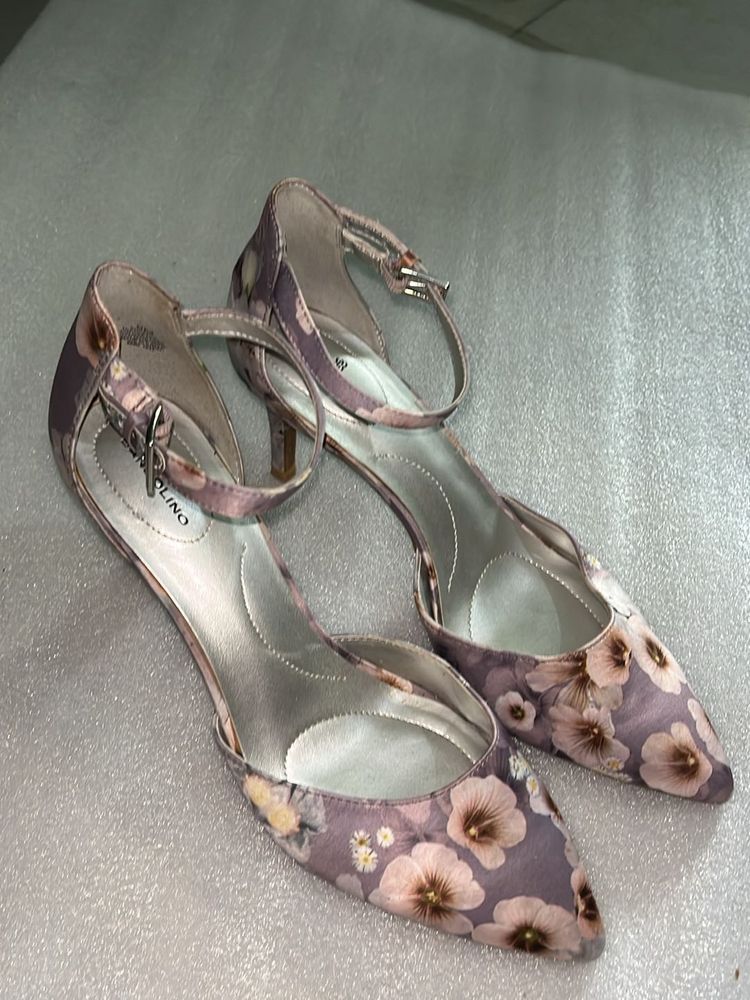 Bandolino Limited Heels