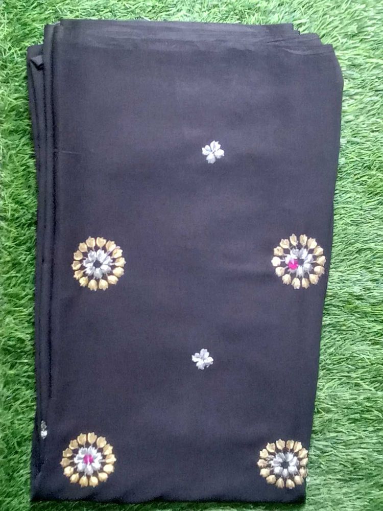 Super Look Black Saree