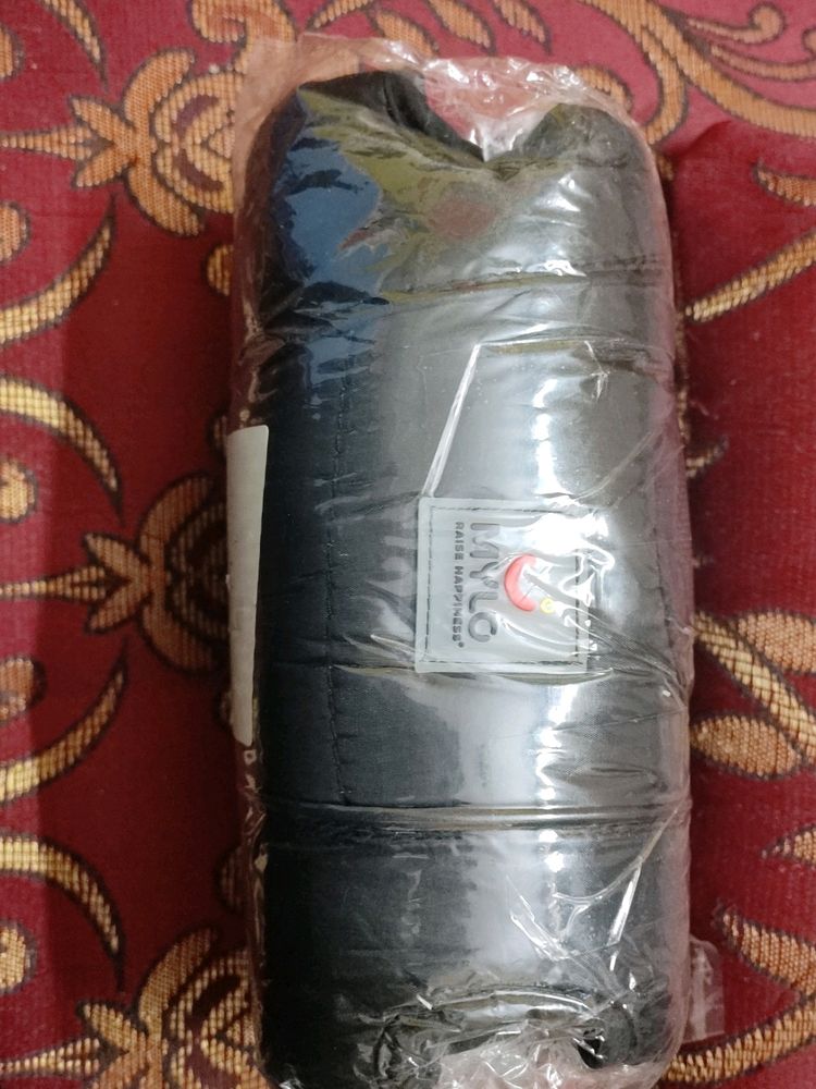 same as up shown in picture mylo if you want details about this baby carrier look up pictures