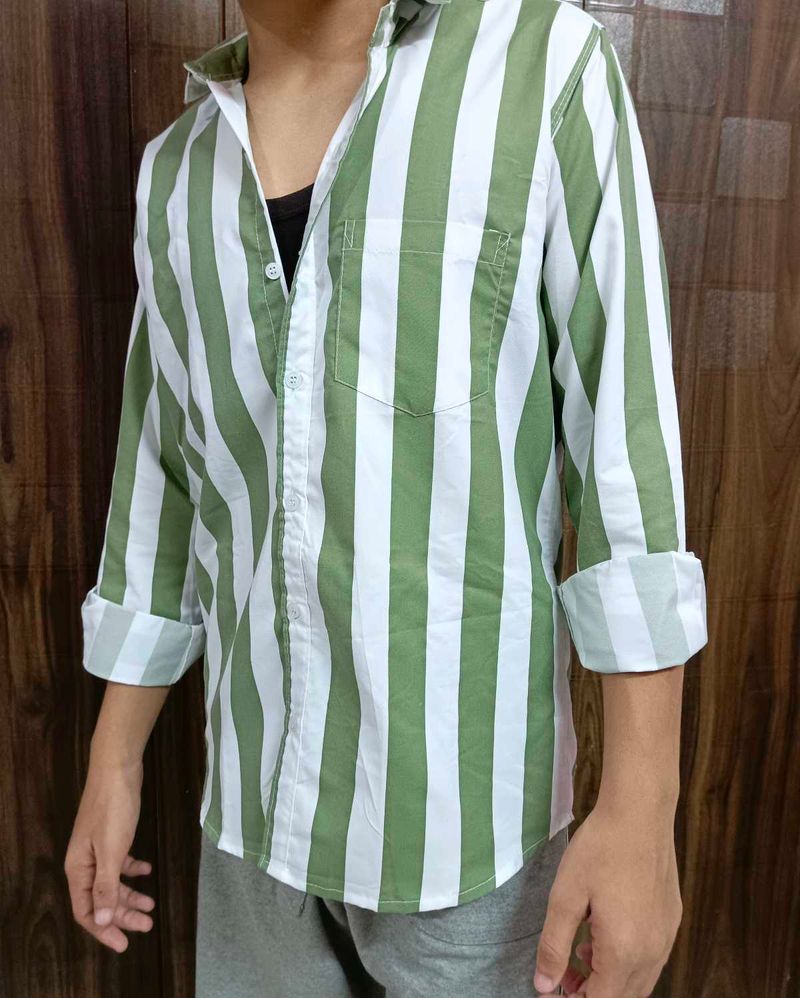 Stripped Man&#39;s Casual Green And White Shirt