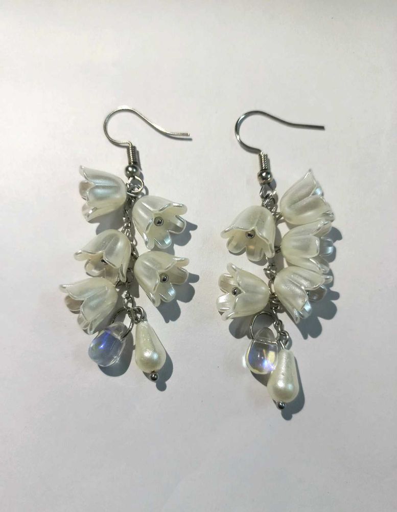 Pearl Lily Drop Earrings – Dreamy Floral Elegance