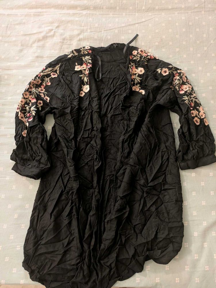 Black Floral Embroidered Kimono