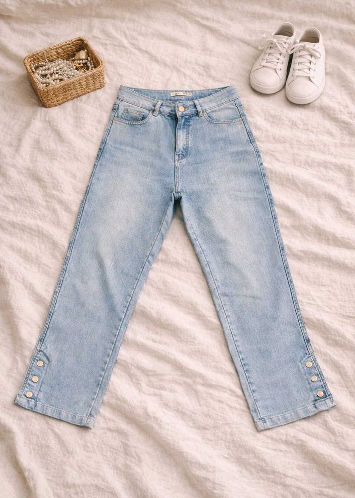 Light Wash Cropped Jeans