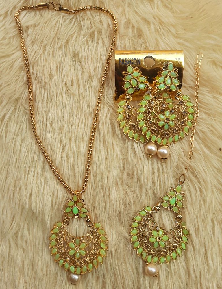 Necklace With Ear Rings And Maang Tika
